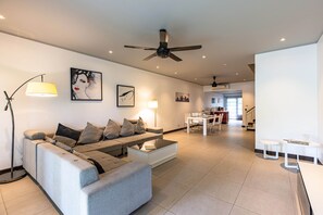 이코노미 하우스 | 거실 공간