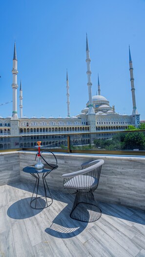 Luxury Room | Terrace/patio - Luxury Airport Hotel By Zazzoni-İstanbul Airport (Arnavutköy)