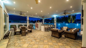 Comfort Villa | Terrace/patio