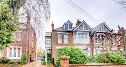 Entire Artistic Open-plan Top Floor Apartment