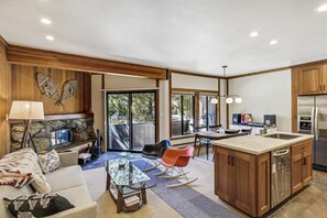 智能电视、壁炉、DVD 播放器、立体声音响