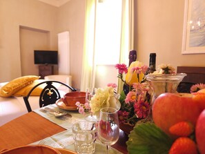 1 bedroom, free WiFi, bed sheets - "I Cipressi"quite open-space-Freepark-baby bed,bikers (Lucca)
