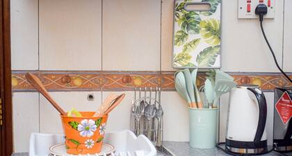 Cozy studio ,10min walk t nature park 5 min to beach, discounted prices in nyali