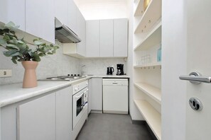 Fridge, oven, dishwasher, coffee/tea maker