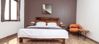 Relax in 2BR apartment w/wifi, gym & pool