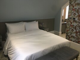 Premium Room | Individually decorated, desk, laptop workspace, blackout drapes