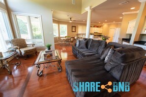 Smart TV, oficina y monitor de computadora 