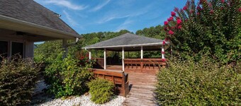 Huge Lake Front Home w/ EV Charger, Tennis, Basketball and more!