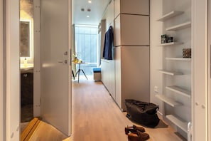 Deluxe Studio