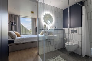 Rooftop Apartment | Premium bedding, individually furnished, desk, laptop workspace