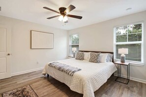 3 bedrooms, laptop workspace, iron/ironing board, free WiFi