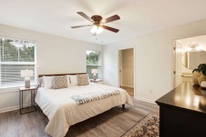 3 slaapkamers, een bureau, een laptopwerkplek, gratis wifi