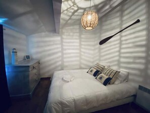 4 bedrooms, desk, iron/ironing board, travel crib