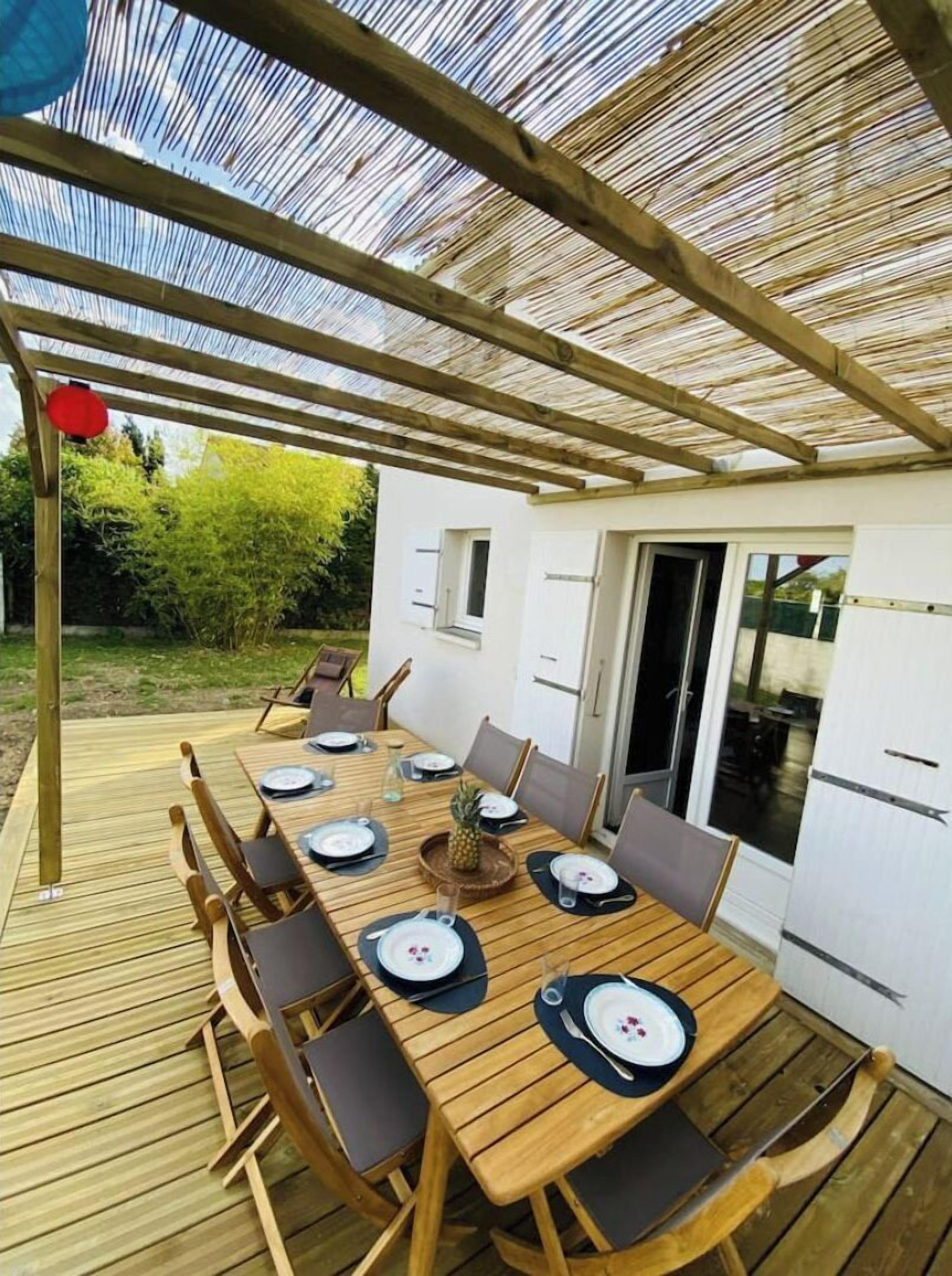 屋外ダイニングエリア