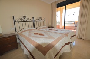 2 dormitorios, tabla de planchar con plancha, wifi gratis y ropa de cama