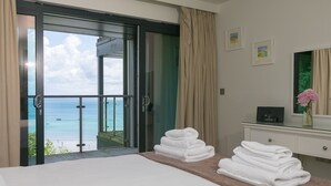 A hotel room with a bed, a bathroom, and a balcony with a view of the sea. - Waters Edge (St Ives)