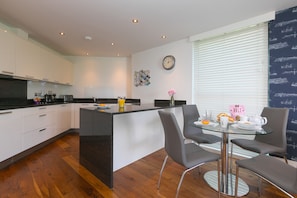 Cottage | Dining