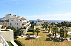 المنطقة المحيطة بالمنشأة