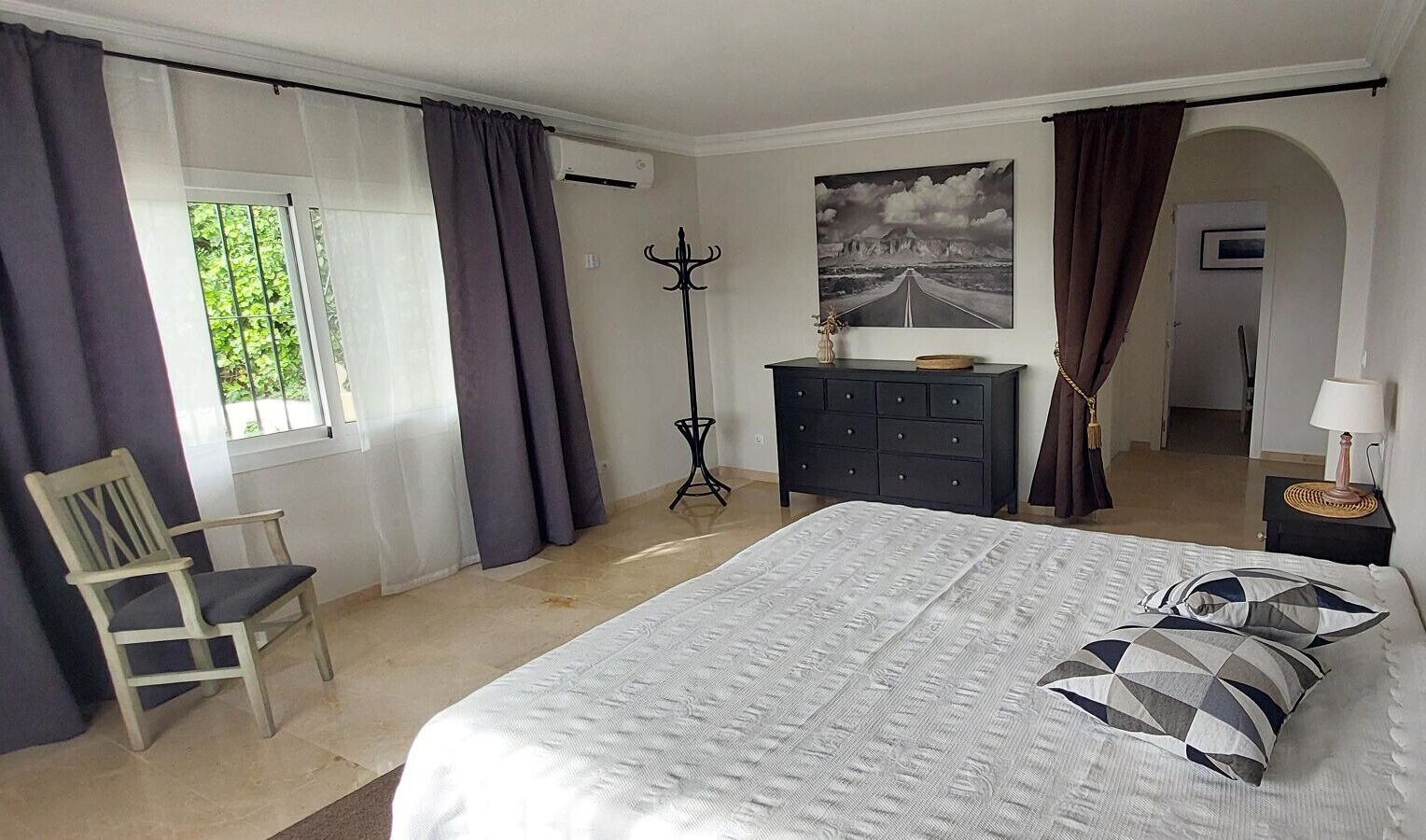 6 bedrooms, iron/ironing board, free WiFi, bed sheets