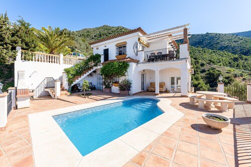 Villa with Stunning Views & Private Pool