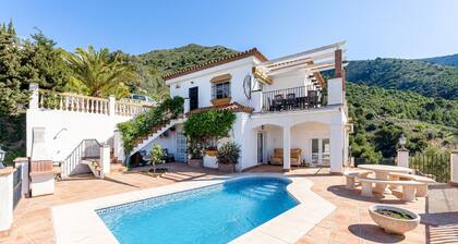 Villa with Stunning Views & Private Pool