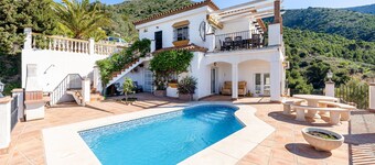 Villa with Stunning Views & Private Pool