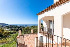 Property grounds - Villa with Stunning Views & Private Pool (Mijas Pueblo)