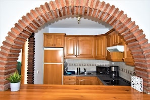 Fridge, microwave, oven, coffee/tea maker