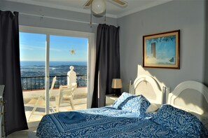 2 slaapkamers, een strijkplank/strijkijzer, gratis wifi, beddengoed