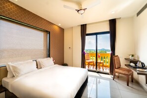 In-room safe, desk, iron/ironing board, free WiFi - Hamlinn Resort (Guna)