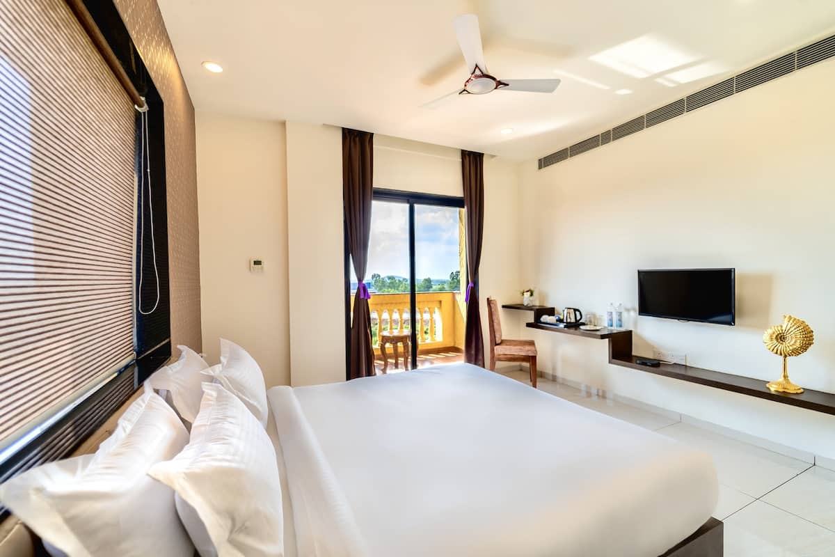 In-room safe, desk, iron/ironing board, free WiFi