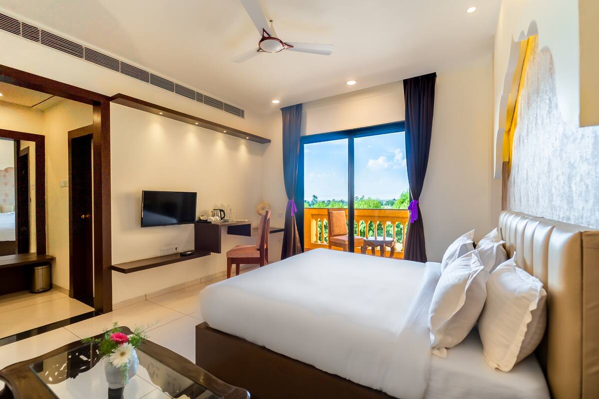 豪華客房 | 房內夾萬、書桌、熨斗/熨衫板、免費 Wi-Fi