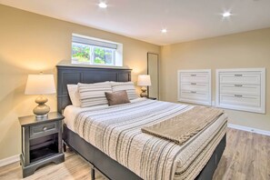 2 bedrooms, desk, iron/ironing board, WiFi - Cozy North Bend Getaway in Walkable Location! (North Bend)