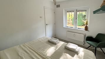 2 Schlafzimmer, Reisekinderbett, kostenloses WLAN, Bettwäsche