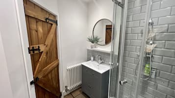 Cottage | Bathroom