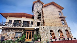 Front of property - HOTEL ALPINE MUSK (Tehri)