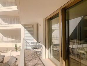 Outdoor dining - New Luxury Apartment by Ria Formosa (Faro)