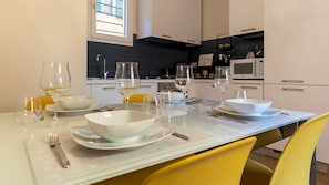 Apartment (2 Bedrooms) | Private kitchen | Fridge, microwave, oven, stovetop