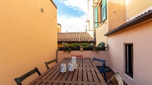Appartamento (2 Bedrooms) | Ristorazione all'aperto