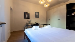 Apartment (2 Bedrooms) | 2 bedrooms, premium bedding, iron/ironing board, WiFi