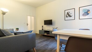 Apartment (1 Bedroom) | Wohnbereich
