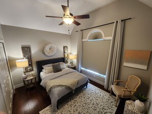 2 habitaciones, tabla de planchar con plancha y cuna de viaje