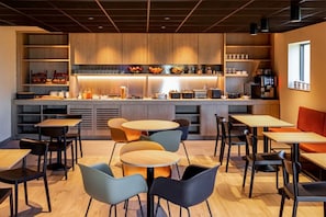Daily continental breakfast (EUR 22 per person) - Ibis Brussels Groot Bijgaarden (Dilbeek)