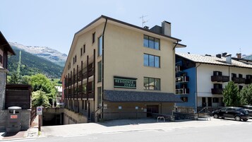 Fachada de la propiedad