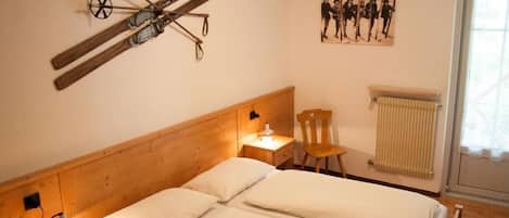 2 bedrooms, iron/ironing board, free WiFi