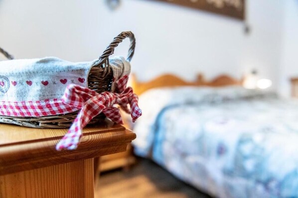 1 bedroom, iron/ironing board, free WiFi