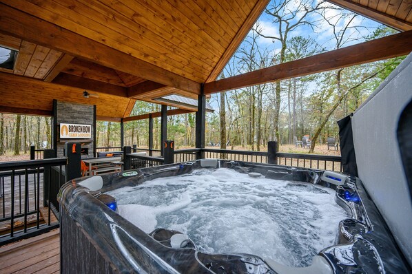 Outdoor spa tub