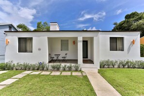 Exterior - 4/2 Art District Contemporary Japanese-Themed Home (Miami)