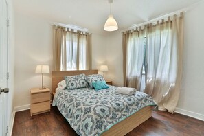 4 bedrooms, desk, iron/ironing board, WiFi - 4/2 Art District Contemporary Japanese-Themed Home (Miami)