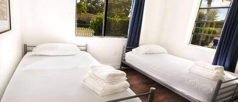 4 Schlafzimmer, Schreibtisch, Bügeleisen/Bügelbrett, WLAN